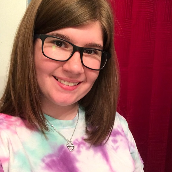 Meet your Posher, Danielle - Picture 3 of 7